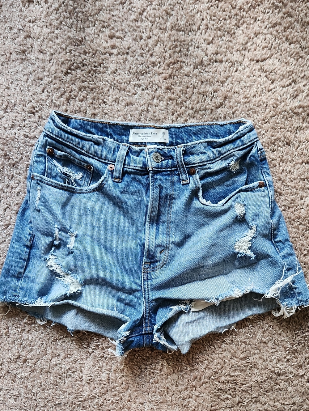 Abercrombie & Fitch Abercrombie &Fitch The Mom Short High Rise Curve Love.